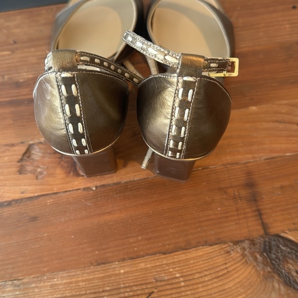 Bandolino wedges with angle strap Dark Gold Sz 5.5 - Picture 5 of 5